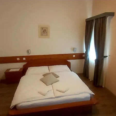 Gasthuis Gostisce Jazbec - Idrsko - 3*